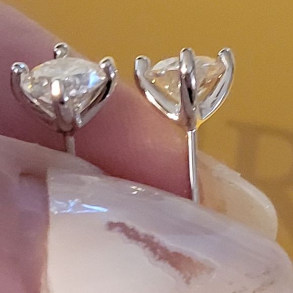 1.6cw 3cttw Certified vvs1 color D 6mm Round moissonite diamond studs - Picture 3 of 16